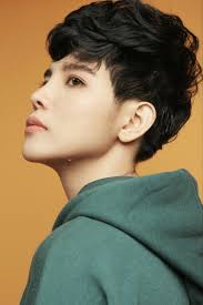 Vũ Cát Tường hát về tình yêu mong manh của giới trẻ trong ca khúc Vài phút  trước