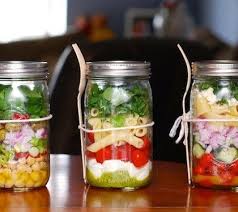 Salade Jar La Salade En Bocal Le Phenomene Food A Emporter Salades En Bocal Recettes De Cuisine Idee Recette