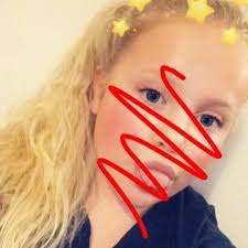 Evie Saunders (@eviesxnders)