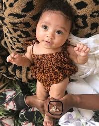 🤎 be well 🤎 #coachvenus @elevenbyvenus workouts @ link in bio. Serena Williams Shows Off Her Wedding Ring In Sweet Snap Of Daughter Serena Williams Ring Serena Williams Venus And Serena Williams