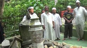 Sunan gunung jati merupakan salah satu dari 9 walisongo yang berpengaruh menyebarkan agama islam di pulau jawa. Makam Wali Di Tangerang New Religi Tour By Ades Satriawan