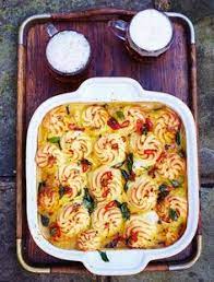 Verhit een grote ovenvaste pan waarin alle vis royaal past. 230 Jamie Oliver Ideas Jamie Oliver Jamie Oliver Recipes Food