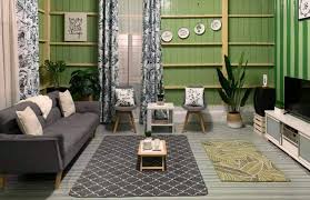 Jika saat ini anda sedang ingin membangun rumah, merenovasi rumah ataupun hanya membutuhkan desain rumah dan memerlukan inspirasi dari konsep desain, pilhan. Rumah Kampung Tetapi Hiasan Ruang Tamu Mengalahkan Kondominium