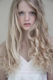Cassie heavily idolized donna troy, the original wonder girl, and to that effect wore a black wig over her natural blonde hair (it also helped to conceal her identity). Beautiful Cute Girl With Blonde Hair And Blue Eyes Novocom Top