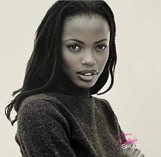 Jill Marie Jones didn't get the recognition for being so naturally  beautiful back in the day. It's the skin the eyes and her full lips. The  woman has beautiful features. Jill Marie