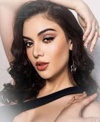 7 Potret Thet San Andersen Miss Universe Myanmar 2024