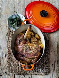 Le Creuset Hot Stuff Our Iconic Flame Raises The Temperature Lammkeule Braten Lammbraten Rezept Lamm Rezepte