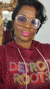 NEW HAIRCUT ! NEW FASHIONS! ROCKING THE DETROIT STYLO!! WHO DIS?!?? 😁😁😁  WHEN A WOMAN CUTS HER HAIR SHES READY TO GLO UP! EMBRACE THE NEW YOU! DONT  EVER BE AFRAID OF CHANGE BUT EMBRACE IT! ROCKING ...