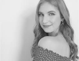 Alexis Hillman's Instagram, Twitter & Facebook