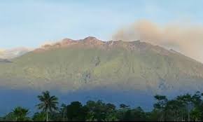 Gunung raung ~ melihat gunung raung meletus dari dekat (5 tahun yang lalu) gunung raung (puncak tertinggi: Aktivitas Vulkanis Masih Tinggi Gunung Raung Terlarang Untuk Pendakian Bagian 1