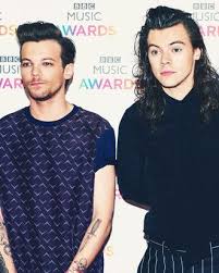 У луи есть пять родных сестер: Louis Tomlinson Responds To Fanfiction Scene In Euphoria