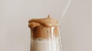 Πωσ ο καφεσ βαφτιζεται.γευμα !!! Dalgona Coffee Enas Kafes Sthn Koryfh Twn Anazhthsewn Ths Google Sthn Ellada