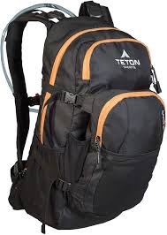 Amazon Com Teton Sports Oasis 1200 Hydration Pack Free 3 Liter Hydration Bladder For Backpacking Hiking Running Cycling And Climbing Black 12 X 9 5 Inch Sports Outdoors