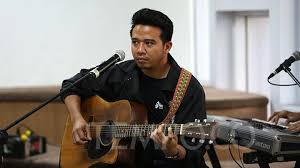 Selain lagu mp3 , saya juga akan membagikan biografi lengkap dari bang iwan ini. Ahli Membuat Lagu Hits Intip Cara Roby Geisha Menulis Lagu Gaya Tempo Co