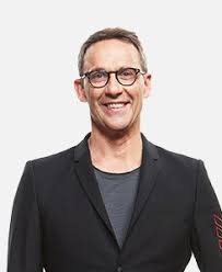 En replay et en streaming. Ca Peut Vous Arriver Replays Videos Et Podcasts Avec Julien Courbet Sur Rtl