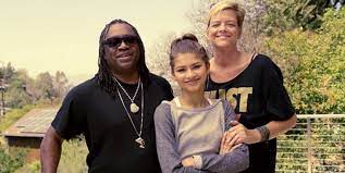 Zendaya maree stoermer coleman or zendaya coleman is an american actress, dancer, and singer who is making her way to stardom from being a disney child star and now as a renowned actress worldwide. Get The 411 On Zendaya S Parents Claire Stoermer Kazembe Coleman