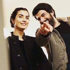 Kara para aşk dizisiyle izleyenleri büyüleyen tuba büyüküstün'ün instagram'ından sevgiler! Tuba Buyukustun On Instagram Elmer On We Heart It