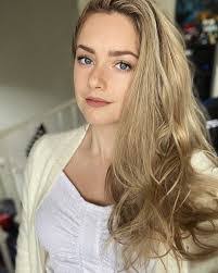 Dana Abeln's Instagram, Twitter & Facebook