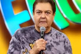 Fui papai aos 19 anos. Faustao Repete Camiseta No Domingao E Fas Brincam Crise