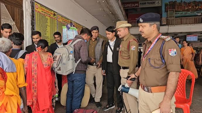 railways on alert Maha Kumbh weekend rush - Railways on high alert for Maha Kumbh weekend rush, tightens security at stations - India Today