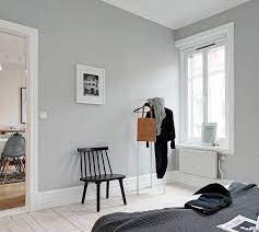 Crochet un couple doilles, acquérir un lieu deco salon mur gris clair étagère murale vers vers preserve certains de vos bibelots. Peinture Gris Clair Light Paint Genel Peinture Gris Clair Deco Chambre Grise Peinture Grise