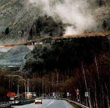 The gotthard tunnel is a source of pride for switzerland. Mont Blanc Tunnel Sie Vergluhten Bei 1000 Grad In Den Schutzraumen Welt