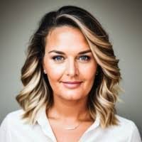 Danielle Glaser's Instagram, Twitter & Facebook