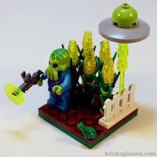 lego minifigure series 13 vignette habitat for the alien trooper bricksplosion lego art lego pictures lego minifigures