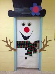 Ideas Para Decorar Puertas Escolares En Navidad Dale Detalles Puertas Decoradas De Navidad Decoracion De Puertas Navidenas Puerta De Navidad