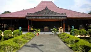 Arsitektur tradisional omah adat jawa arsitag. Inspirasi Gambar Desain Rumah Adat Jawa Timur Dan Penjelasannya