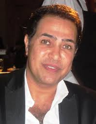 استطاع الفنان حميد الشاعري أن يحدث ضجة عارمة على مواقع التواصل، بعد نشره فيديو له مع زوجته الكندية وهما سوياً في الشارع وتحديداً في سيارة. Ø­ÙƒÙŠÙ… Ù…ØºÙ†ÙŠ ÙˆÙŠÙƒÙŠØ¨ÙŠØ¯ÙŠØ§