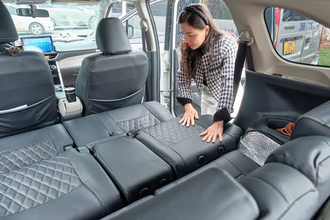 Chế độ ghế Sofa độc bản cho không gian tối ưu, do AI tạo