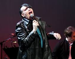 Marilyn manson has agreed to surrender to los angeles police on an arrest warrant for allegedly assaulting a videographer at a 2019 concert in new hampshire. Evan Rachel Wood Accuses Marilyn Manson Of Horrifically Abusing Her