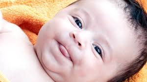 Apabila bayi menyusu badan, lidah dan rahangnya perlu bergerak seiring. Bayi Suka Menjulurkan Lidah Normal Enggak Ya Kumparan Com