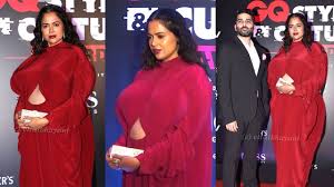 Post her pregnancies, sameera had talked about the pain she felt looking at her sudden weight gain. Sameera Reddy S Sh0king Weight Gain Post Pregnancy Seen With Husband At Gq Style Awards Youtube