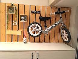 狭い玄関をdiyで改装 板壁の作り方とストライダーを壁掛けする方法 chocori s diy 狭い玄関 玄関 自転車 ストライダー