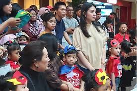 Belakangan, nama cucu pertama presiden joko widodo, jan ethes srinarendra ramai dibicarakan publik. Bikin Gemes Jan Ethes Malu Malu Saat Pentas Main Piano Ditonton Presiden Jokowi Di Hartono Mall