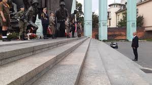 Bieg niepodległości organizowany od 1989 w warszawie, koncert niepodległości organizowany od 2009 roku w muzeum powstania warszawskiego, wykłady i inscenizacje historyczne, koncerty patriotyczne czy parady ulicami miast, np. 76 Rocznica Wybuchu Powstania Warszawskiego Aktualnosci Instytut Pamieci Narodowej