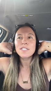 Amanda Laughton's Instagram, Twitter & Facebook