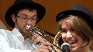 Ralph Wilder plays Shalom Aleichem at Klezmer Benefit