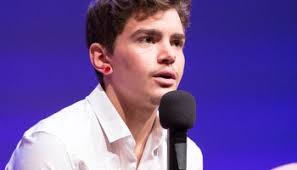 Graham Elliot, Masterchef: 5 Fast Facts You Need to Know