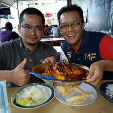 Salah satu tempat makan yang menyediakan masakan kari kepala ikan adalah samy's curry restaurant yang beralamat di 25. Review Kari Kepala Ikan Nasi Kandar Line Clear Penang Maria Firdaus