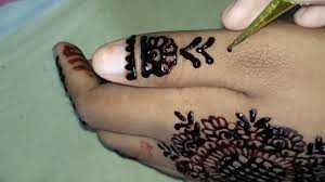 .simple, gambar henna simple dan mudah, motif henna tangan untuk pemula, henna simple terbaru, model henna simple, cara melukis tangan dengan 21 gambar henna tangan yang unik menarik 2019 sumber : Tutorial Henna Tangan Simple Dan Mudah Youtube