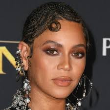 Mary's elementary school, localizada no texas, onde ela se matriculou em aulas de dança, incluindo o balé e jazz. Beyonce Knowles Beauty Photos Trends News Allure