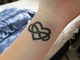 There are so many beautiful knots and ancient stories from the celtic tradition. 28 Fantastic Celtic Tattoos For Wrist