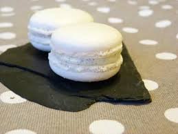 Recette Macarons A La Vanille Rapides En Video Recette Recette Macaron Recette Macaron Facile Recette Macaron Vanille