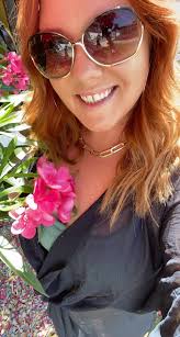 Can someone take off the green band please.