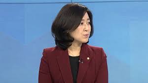 그녀의 남편 될 사람은 전처를 몇이나 죽였다는 잔악한 노인. í™©ë³´ìŠ¹í¬