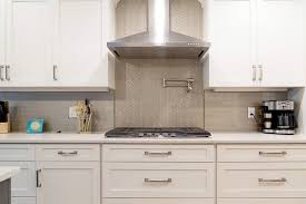 Hanssem cabinets offer cabinetry that fits your life style. Hanssem White Shaker Frosty White With Charcoal Island Contemporary Kitchen By Alba Kitchen And Bath Houzz Au