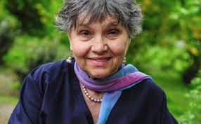 She appeared in more than one hundred films since 1961. Lehet Meg Fokozni Tovabb Durvulhat A Helyzet Pecsi Ildiko Es Partos Csilla Kozott Napi Valasztek